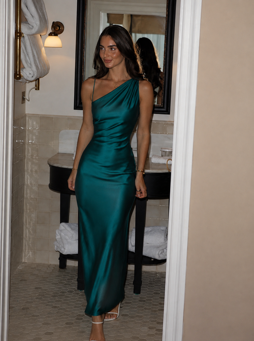 Green satin dress 🤍